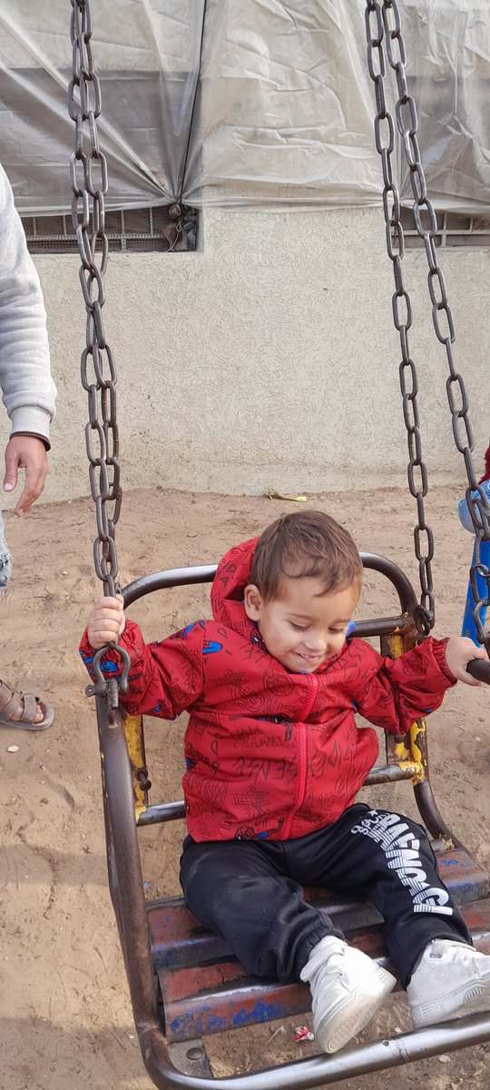KareemOmar43542's tweet photo. All my thoughts are focused on my child and his future; I dream of a better life for him—like that of children everywhere—filled with play and happiness. But the war has stolen our dreams. Please, help us however you can.https://t.co/6JLlsQCyqS https://t.co/r3GOKc6UKP