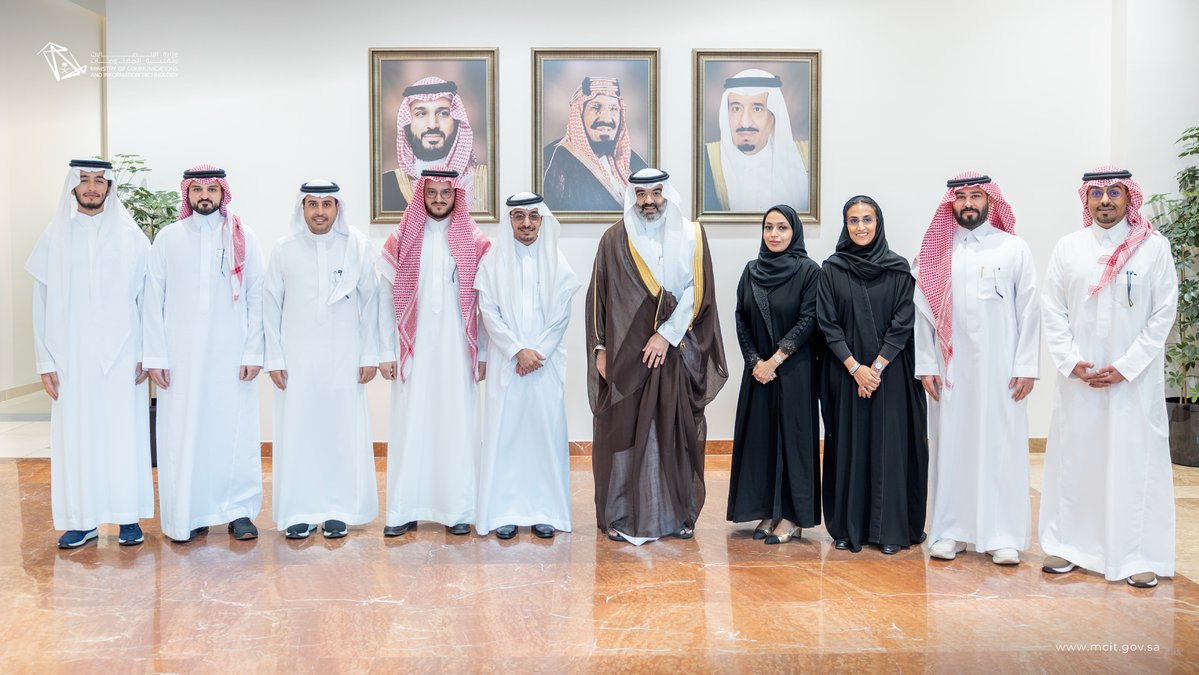 McitGovSa's tweet photo. تعزيزًا لقدرات منظومة ريادة الأعمال في المنطقة الشرقية، اجتمع معالي المهندس عبدالله السواحه @aalswaha بوفد مجلس شباب الأعمال بالمنطقة الشرقية @AYBCF، لتمكين رواد الأعمال بالأدوات والخبرات اللازمة لتحويل الفرص الواعدة إلى مشاريع ريادية، وتسريع نموها بالاستفادة من تقنيات الذكاء الاصطناعي.