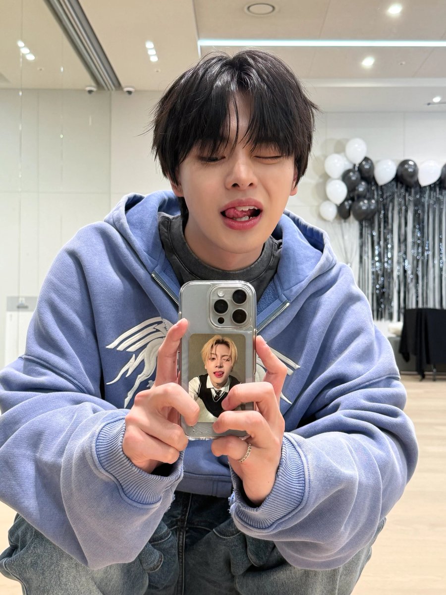 ald1plus's tweet photo. [MEMBERSHIP]

ALD1 Mnet+ Plus Chat Update — ALD1 💌 (1/2)

♡꒰ა ALLYZ 낭만 DAY ໒꒱♡ 🗓️ 8th MAY - ALLYZ분들이 폰케이스 뒤에 ♥상원 사진♥넣고 다니기📸

#ALPHADRIVEONE #ALD1 #알파드라이브원 https://t.co/dXOD4GN9gI