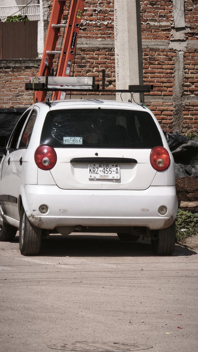 charlycrk's tweet photo. Vienen los "Técnicos" le mueven y nos dejan sin internet. @totalplaymx  y todavia dicen que no fueron. Se fue el internet por arte de magia. Quieres que lo arreglen. Levanta reporte y 24 horas a ver si te lo reconectan por error de ellos https://t.co/Y1UpgaDD0A