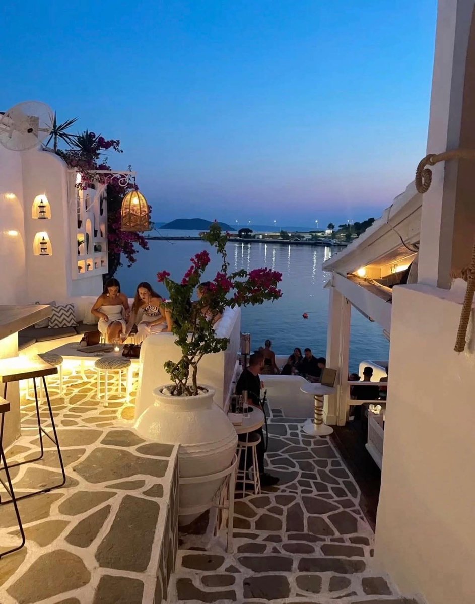 flight_modenow's tweet photo. 【予算12〜14万円】（3泊4日）

🇬🇷 サントリーニ島（ギリシャ）

白と青の絶景の島。
街全体が映画みたいでどこで写真撮っても映える🤍💙

穴場な時期は4月〜5月か10月。
人が多くなくて、ホテルもそこまで高くないので観光とか写真撮影にもおすすめ◎✨ https://t.co/wbZtuwJ3t1