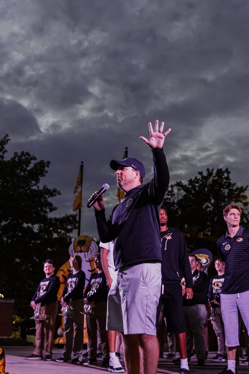 MizzouFootball's tweet photo. Light the Dome for Homecoming Week! 💡 https://t.co/r5WauLcDlG