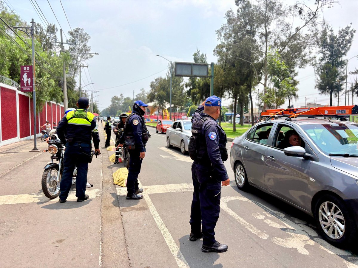 bereheca's tweet photo. ¡Buenos días! ☀️

Hoy iniciamos en la Mesa de Construcción Territorial para la Paz, donde los tres niveles de gobierno sumamos esfuerzos y coordinamos acciones para fortalecer la seguridad y el bienestar de nuestra gente.

Detrás de cada acuerdo hay familias que merecen vivir en paz y sentirse seguras en Tláhuac.

En Tláhuac, juntas y juntos lo estamos logrando. 🤝

#Tláhuac #ConstrucciónDeLaPaz #SeguridadParaTodasYTodos #JuntasYJuntosLoEstamosLogrando.