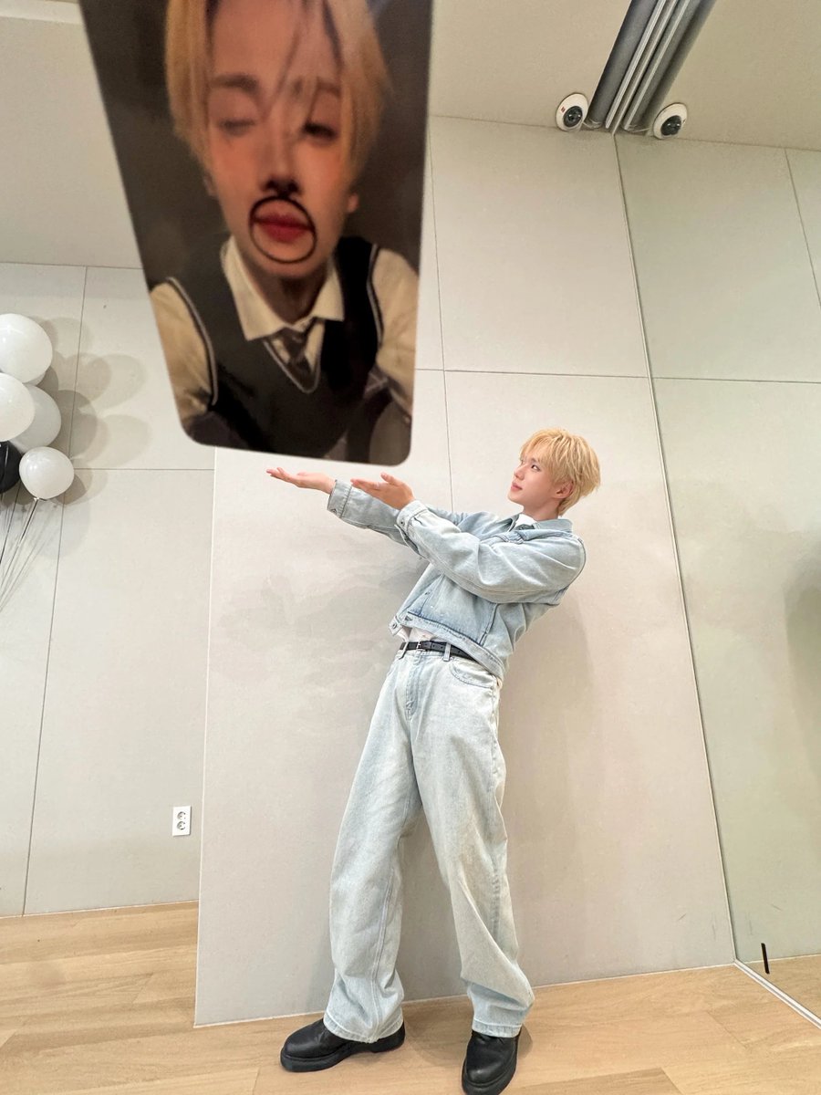 ald1plus's tweet photo. [MEMBERSHIP]

ALD1 Mnet+ Plus Chat Update — ALD1 💌 (1/2)

♡꒰ა ALLYZ 낭만 DAY ໒꒱♡ 🗓️ 8th MAY - ALLYZ분들이 폰케이스 뒤에 ♥상원 사진♥넣고 다니기📸

#ALPHADRIVEONE #ALD1 #알파드라이브원 https://t.co/moCskElpNw