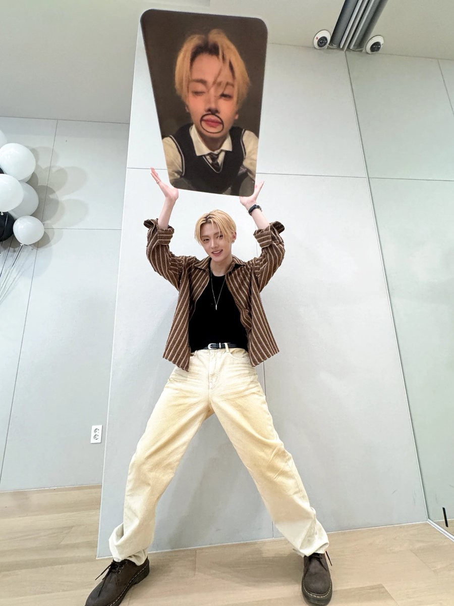 ald1plus's tweet photo. [MEMBERSHIP]

ALD1 Mnet+ Plus Chat Update — ALD1 💌 (1/2)

♡꒰ა ALLYZ 낭만 DAY ໒꒱♡ 🗓️ 8th MAY - ALLYZ분들이 폰케이스 뒤에 ♥상원 사진♥넣고 다니기📸

#ALPHADRIVEONE #ALD1 #알파드라이브원 https://t.co/moCskElpNw