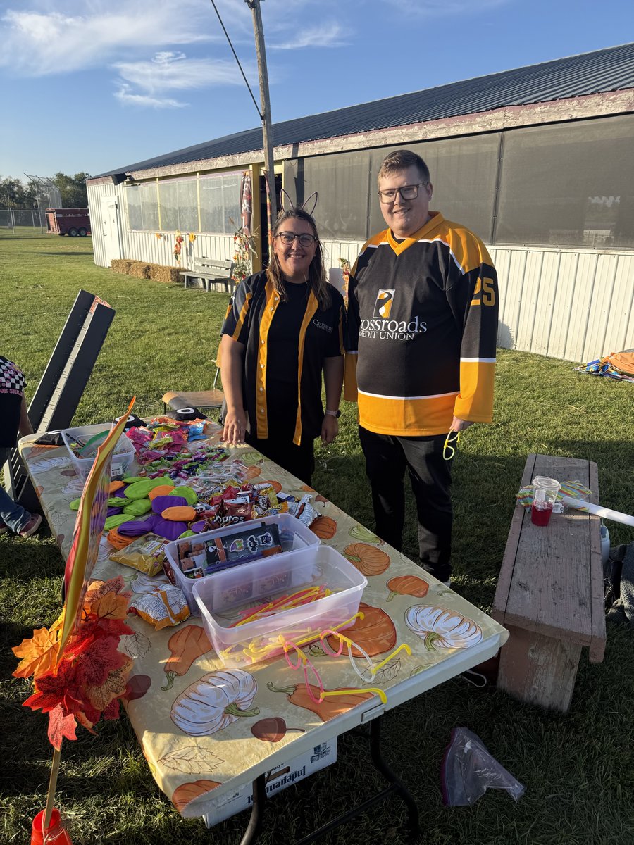 CrossroadsCU's tweet photo. 🍂 As a proud sponsor of the Preeceville Fall Festival, Crossroads was excited to support the event and have team members volunteer in the Kids Zone. Thank you to everyone who stopped by. We love being part of the communities we call home! 

#CrossroadsCreditUnion https://t.co/TZcZiWiTrJ
