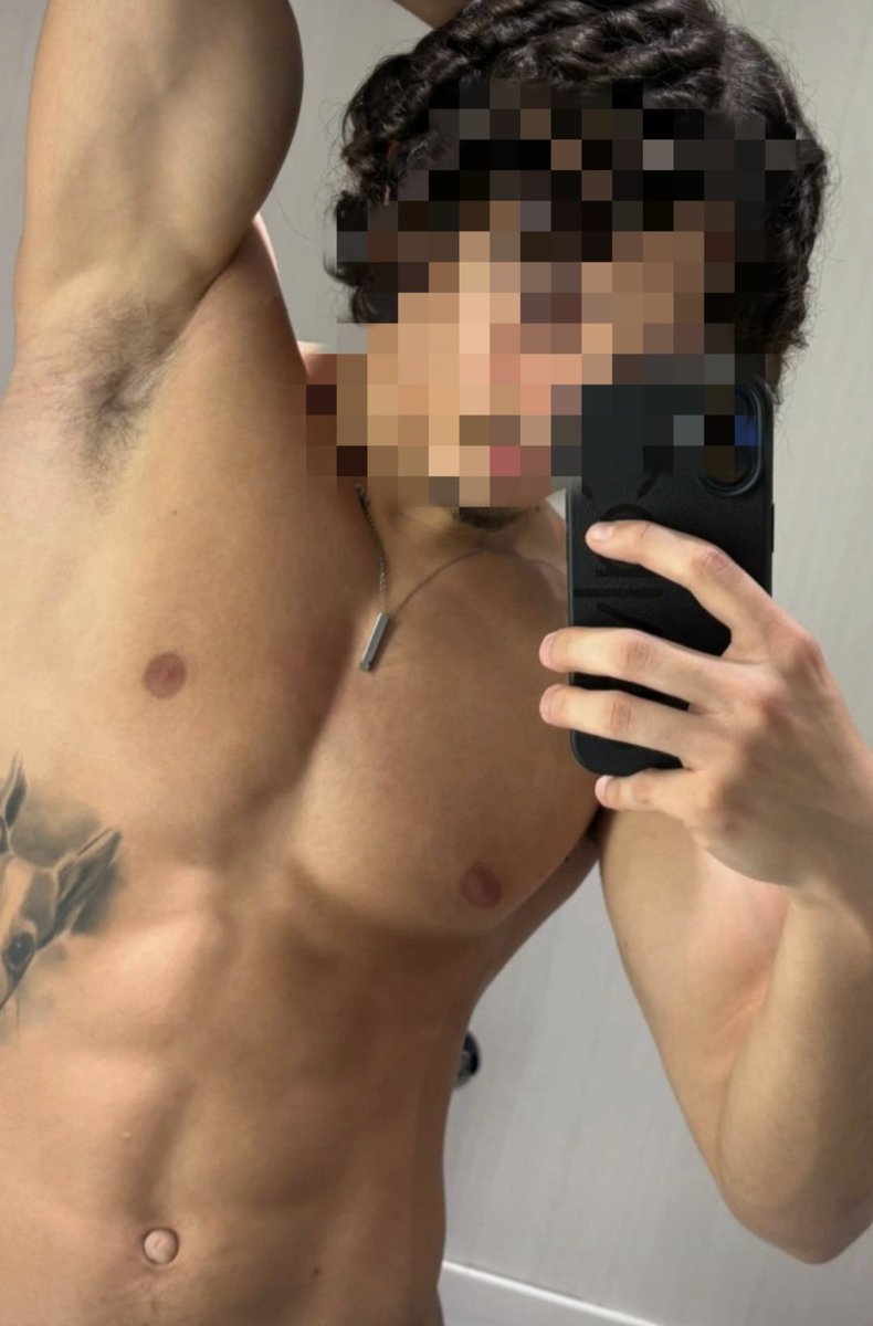 giovabu49913's tweet photo. Aspetto i vostri tributi nei miei dm cani🥱
#armpits #cashalpha #findom https://t.co/lQFBHdQ8lh