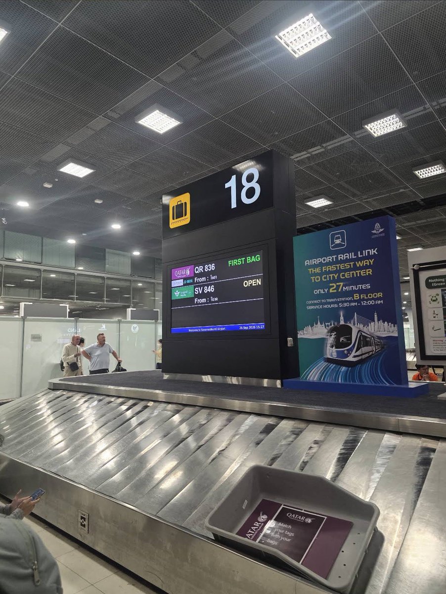 touriismi's tweet photo. 🚨 لكل اللي مسافرين اليوم او بكرا  إلى بانكوك (مطار سوفارنابومي):
انتبهوا، تراه فيه زحمة وتكدس بالشنط وتأخير بالخدمات الأرضية بسبب: نقص الموظفين والظروف الجوية الحالية 🌧️..

المشكلة صارلها 3 ايام من 26 سبتمبر 2026، ومازالت لليوم 28 سبتمبر 
⬇️ https://t.co/mLImi8yBeY