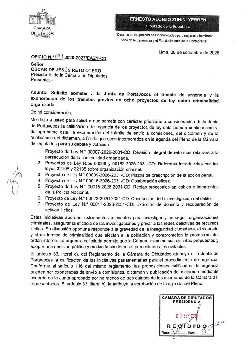 ernestozunini's tweet photo. URGEN DEROGAR LAS LEYES QUE FAVORECEN AL CRIMEN

La inseguridad se agrava mientras el Gobierno sigue sin dar respuestas a la altura de la crisis. La población no puede esperar más. Por eso hemos solicitado que se dé trámite de urgencia a ocho proyectos de ley para perseguir a las organizaciones criminales, fortalecer las investigaciones y quitarles sus recursos ilícitos.

El oficio ya ingresó a la Cámara de Diputados. Ahora le corresponde a la Junta de Portavoces votar esta solicitud para que los proyectos lleguen al Pleno. Frente al abandono del Gobierno, el Congreso tiene que actuar.