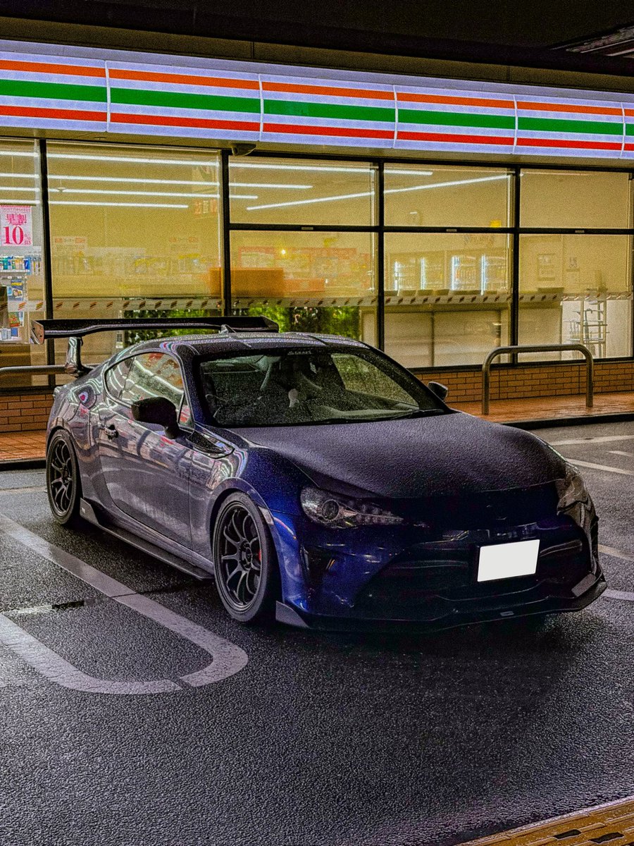mattsun0531's tweet photo. 雨で夜だが少しドライブ https://t.co/twMmiaNFsY