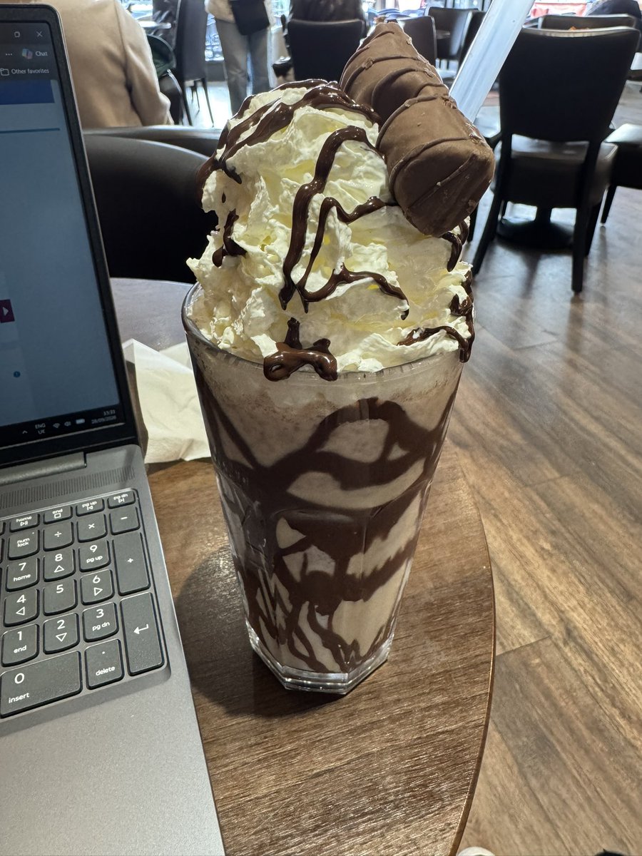 farawayy_009's tweet photo. Study gimmick just so I had an excuse to go out and be fat 😋 https://t.co/RRcPMpKEnk