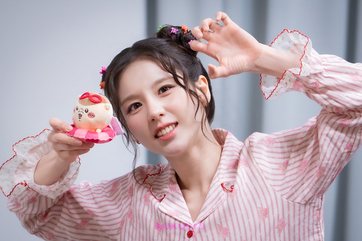 kukudas_5b's tweet photo. 260919 아르테미스 팬사인회  
#희진 #HeeJin #ARTMS #아르테미스 #OURII #Born_Stunner #Hyper_Ego https://t.co/5XlK9fwXoK