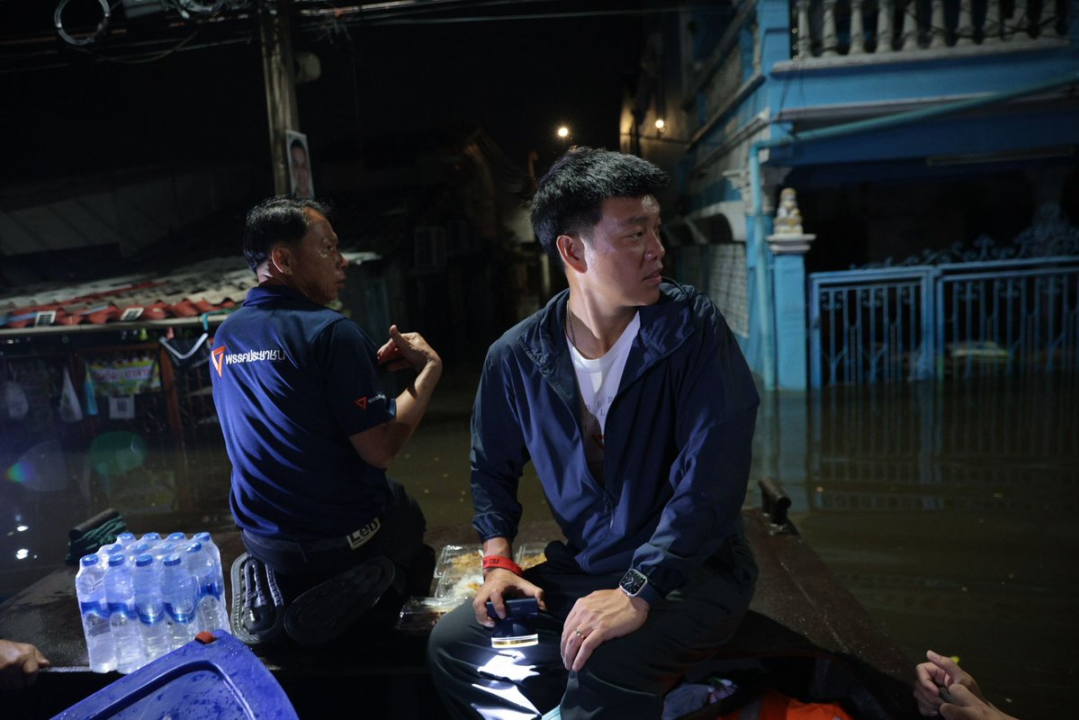 loreneeliz's tweet photo. กูรักพวกเขามากๆ กูสัญญาเลยว่ากูจะซัพพอร์ตทุกอย่างที่กูจะทำได้ ขอบคุณจริงๆ ที่แม่งทำเพื่อประชาชนแบบไม่หยุด ไม่ได้มีอำนาจ ไม่ได้มีเงิน แต่แม่งทุ่มเททุกอย่างจริงๆ https://t.co/MnPlsRkoiS