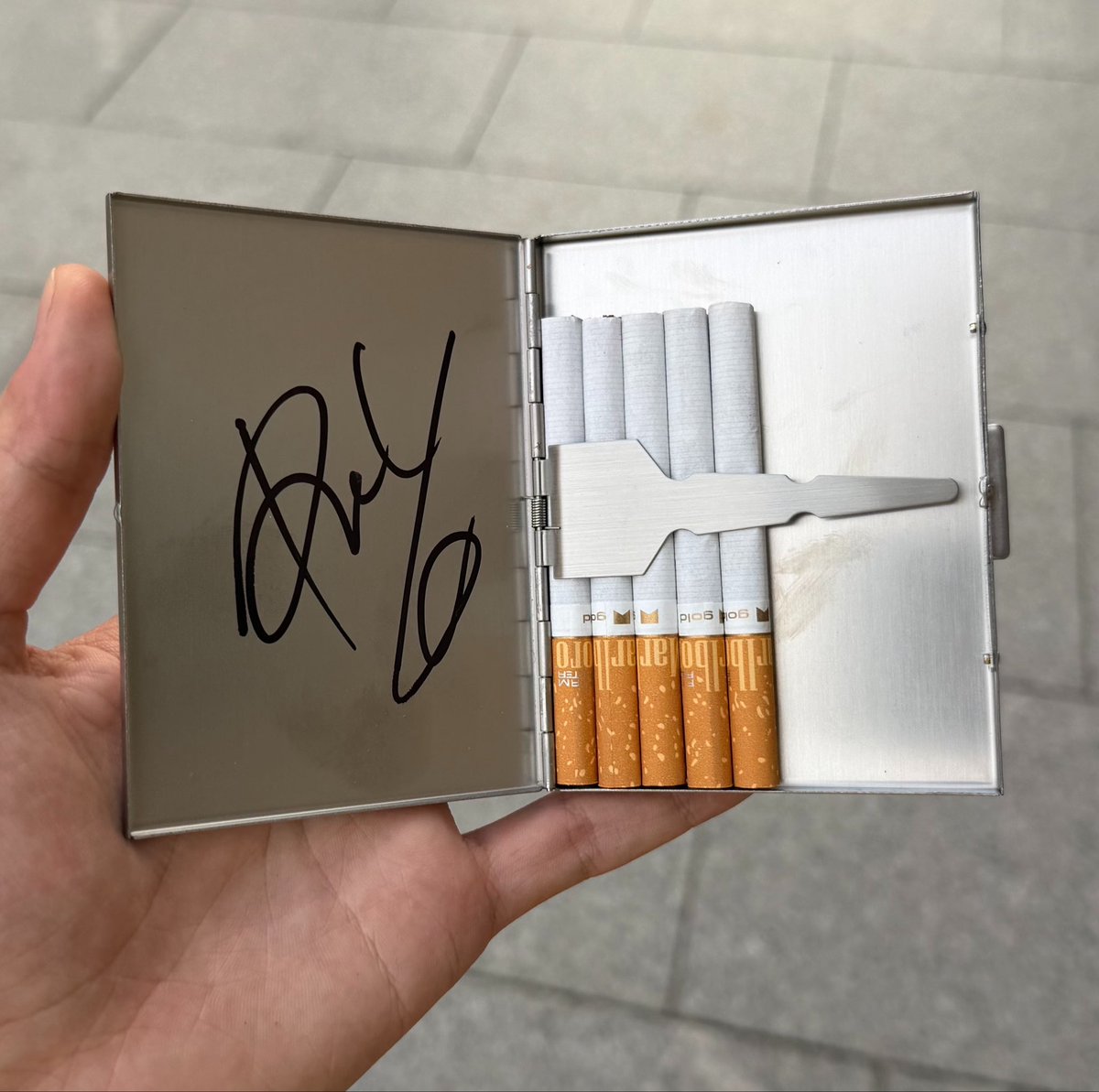 hallxcxnate's tweet photo. cigarettes got blessed by rosalia 🤲🏼🤲🏼 https://t.co/StblNcwyIL