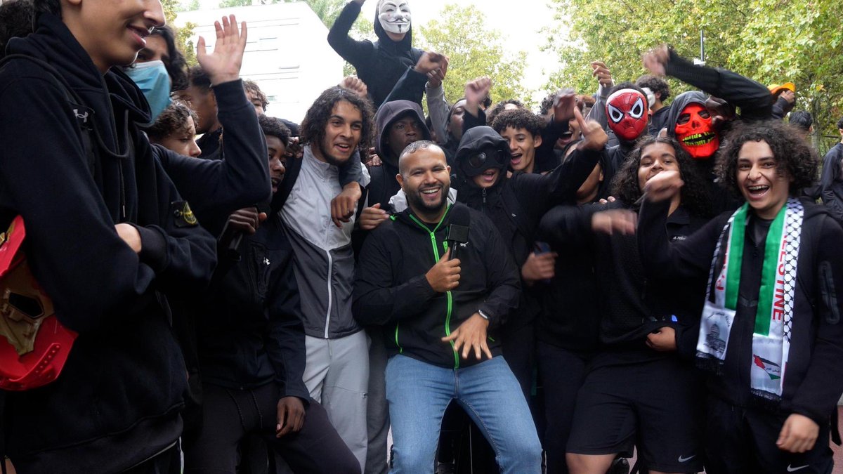 AnasseKazib's tweet photo. Ça sort ce soir 🎬⚠️

Ils sont réprimés, criminalisés, alors qu’ils se battent simplement pour leur dignité et pour pouvoir étudier dans de bonnes conditions…

On a tourné la première émission au cœur d’un blocus lycéen, avec les lycéens eux-mêmes, pour raconter pourquoi ils sont mobilisés.

Restez branchés !