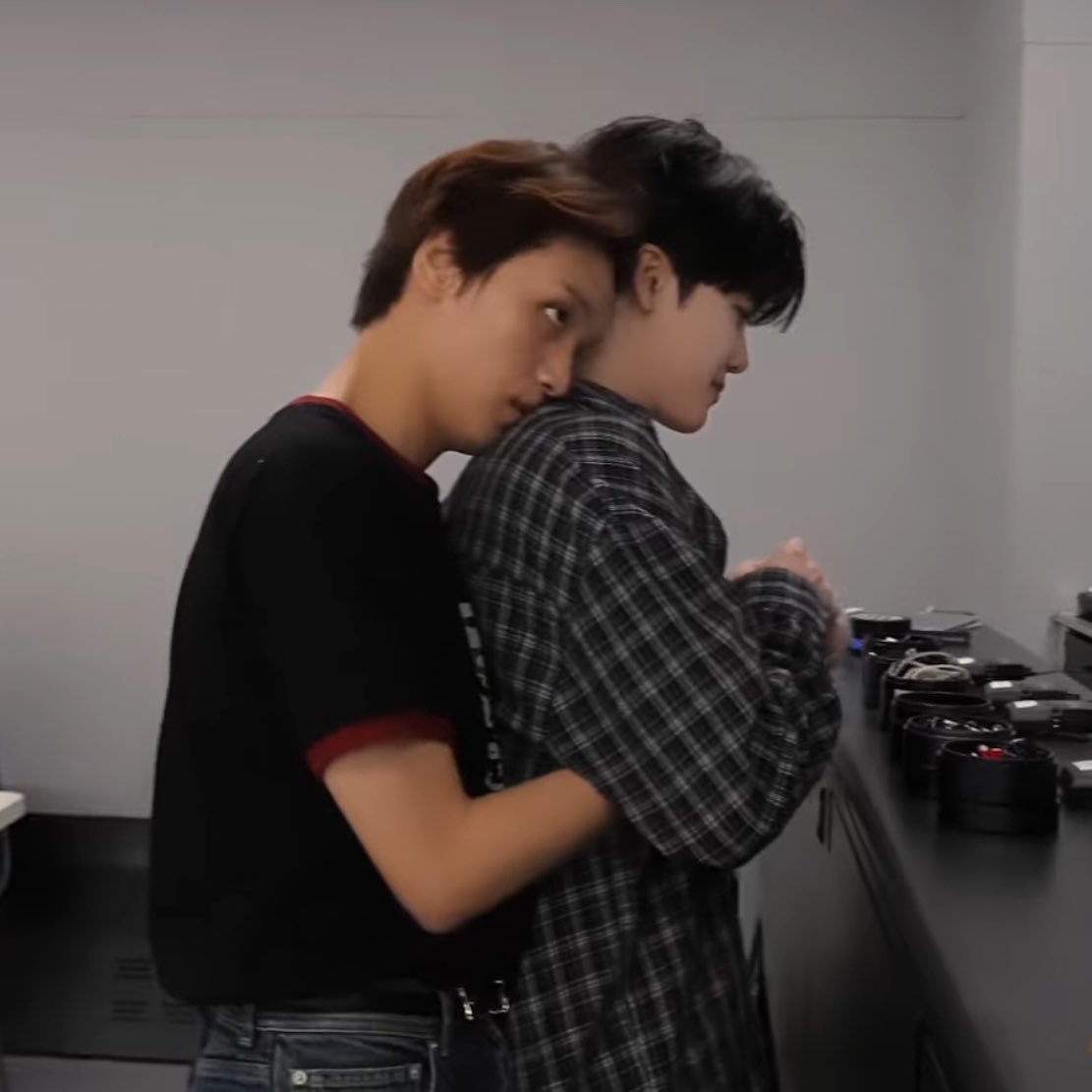 jaemjaes's tweet photo. love haechan and his many boyfriends https://t.co/rLMvTSAlL5