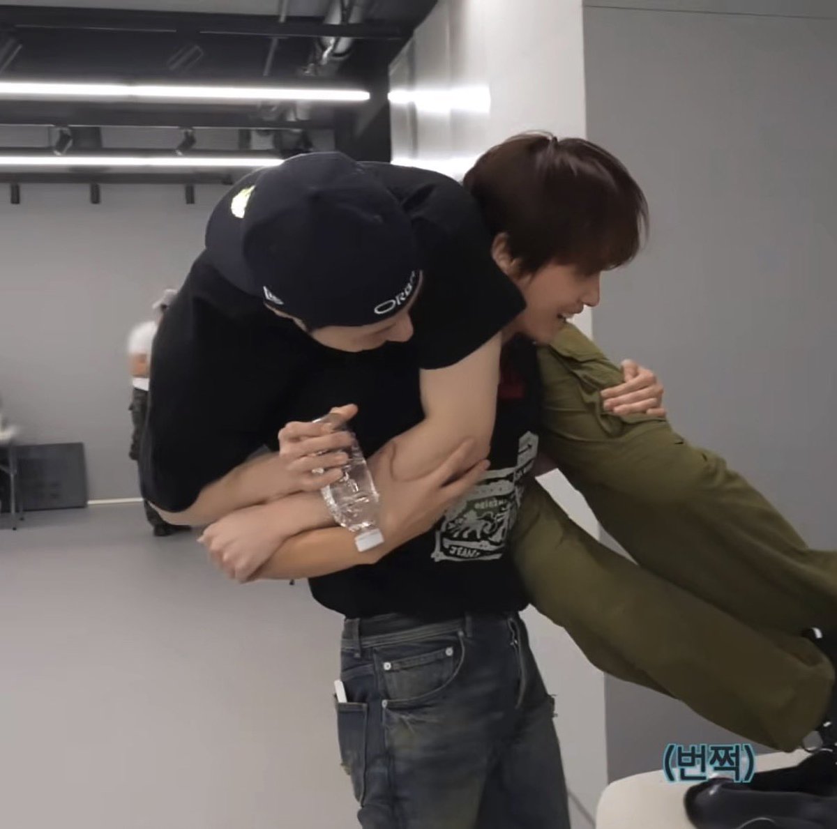 jaemjaes's tweet photo. love haechan and his many boyfriends https://t.co/rLMvTSAlL5
