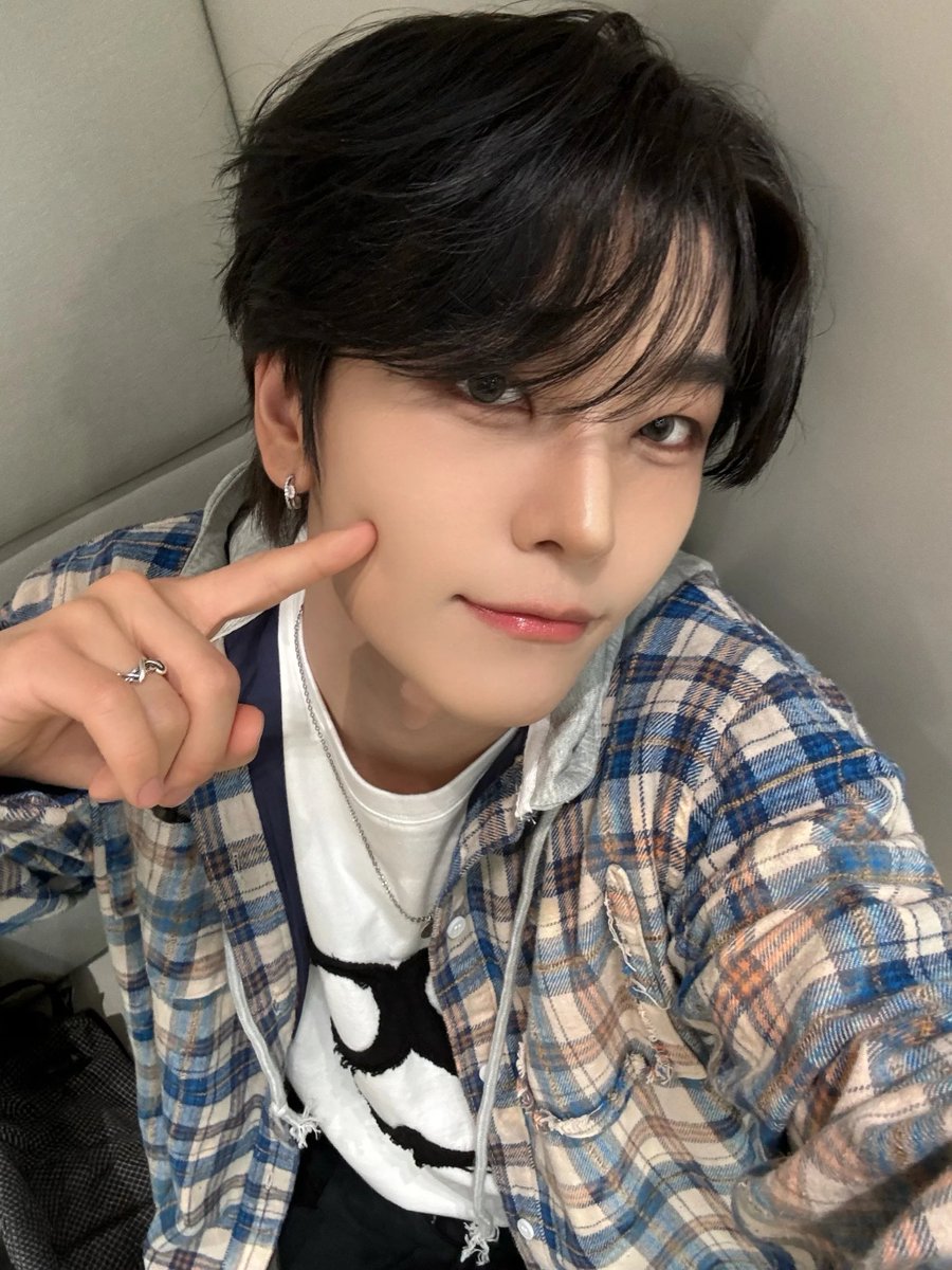 ald1plus's tweet photo. [MEMBERSHIP]

ALD1 Mnet+ Plus Chat Update — #HEXINLONG 💌 (2/3)

#허씬롱 #ALPHADRIVEONE #ALD1 #알파드라이브원 https://t.co/dmPniyxlIr