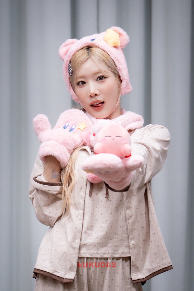 kukudas_5b's tweet photo. 260919 아르테미스 팬사인회         
#김립 #KimLip #ARTMS #아르테미스 #OURII #Born_Stunner #Hyper_Ego https://t.co/quCYZ8xs14