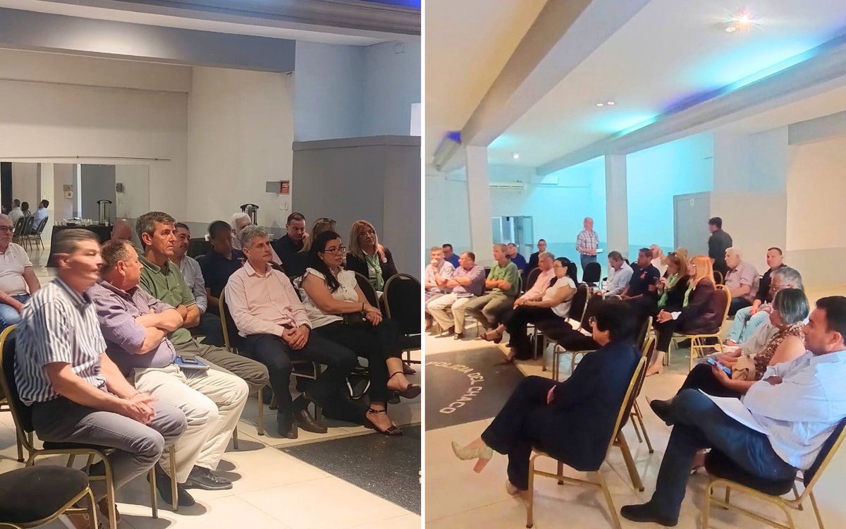 CAMargentina's tweet photo. 📍 Desde CAM acompañamos a AMuChaFe y a todas las entidades mutuales que trabajan por un mutualismo cada vez más integrado y federal.

#CAM #AMuChaFe #MutualismoFederal #EconomíaSocial #Chaco https://t.co/j9Bmk0lc0v