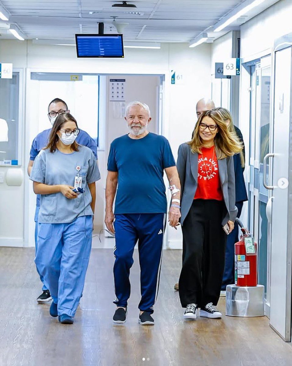 POPClubi's tweet photo. 🚨 URGENTE: LUIS INÁCIO LULA DA SILVA VOLTA AO HOSPITAL

O câncer voltou, e Lula foi novamente internado para continuar o tratamento. Por conta disso, ele poderá precisar se afastar da política durante esse período. 🙏

Força, Presidente!🇧🇷 https://t.co/CUd4dGPjgw