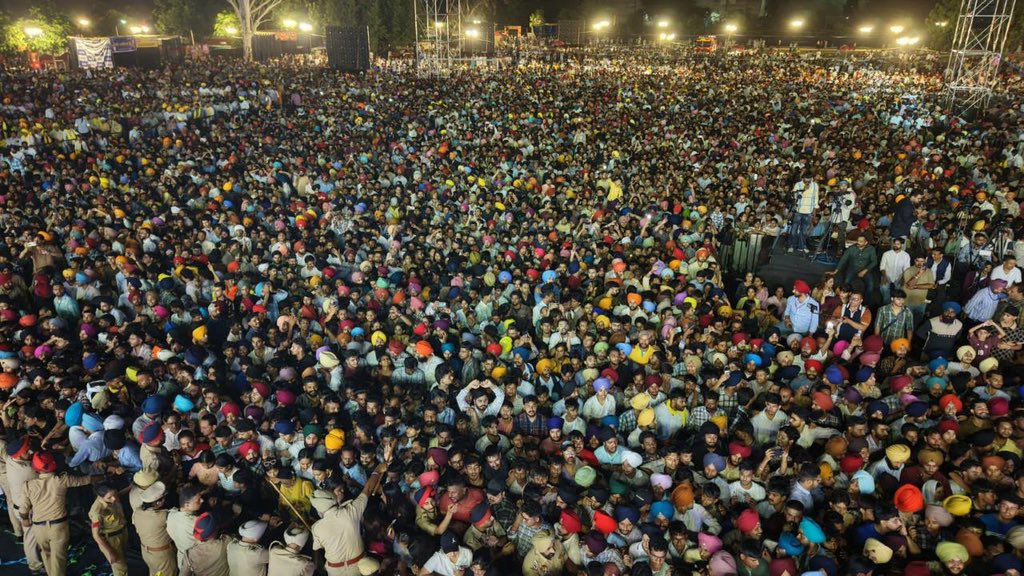msisodia's tweet photo. शहीद-ए-आज़म सरदार भगत सिंह जी की जयंती पर लुधियाना में गूंजा इंकलाब का संदेश। पूरे पंजाब से आए युवाओं ने खूब आनंद लिया।

भगत सिंह जी के सपनों का भारत - हर बच्चे के लिए शानदार शिक्षा की व्यवस्था वाला भारत।

आज भगत सिंह जी के जन्मदिन पर मैं अपना संकल्प दोहराता हूँ कि अपनी अंतिम साँस तक शिक्षा के लिए काम करता रहूँगा।