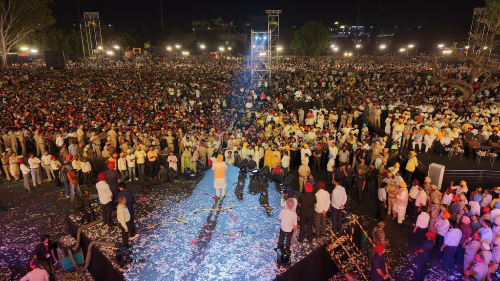 msisodia's tweet photo. शहीद-ए-आज़म सरदार भगत सिंह जी की जयंती पर लुधियाना में गूंजा इंकलाब का संदेश। पूरे पंजाब से आए युवाओं ने खूब आनंद लिया।

भगत सिंह जी के सपनों का भारत - हर बच्चे के लिए शानदार शिक्षा की व्यवस्था वाला भारत।

आज भगत सिंह जी के जन्मदिन पर मैं अपना संकल्प दोहराता हूँ कि अपनी अंतिम साँस तक शिक्षा के लिए काम करता रहूँगा।