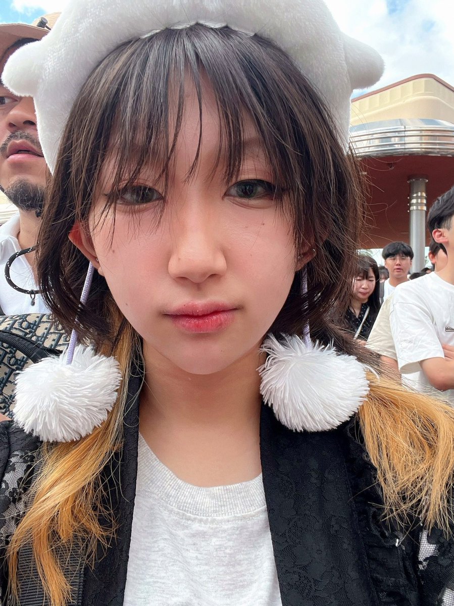 fabiomm0's tweet photo. 35年前にグランドホテルを観てトミー・チューンが演出した他の舞台の歌が聴いてみたくてNINEのCDを買って聴いてきた身としては日本語であってもあの曲の数々が再現されてる舞台観るだけで感無量。宝塚でよくぞやったねこの題材。 https://t.co/HLj5vYhUFW