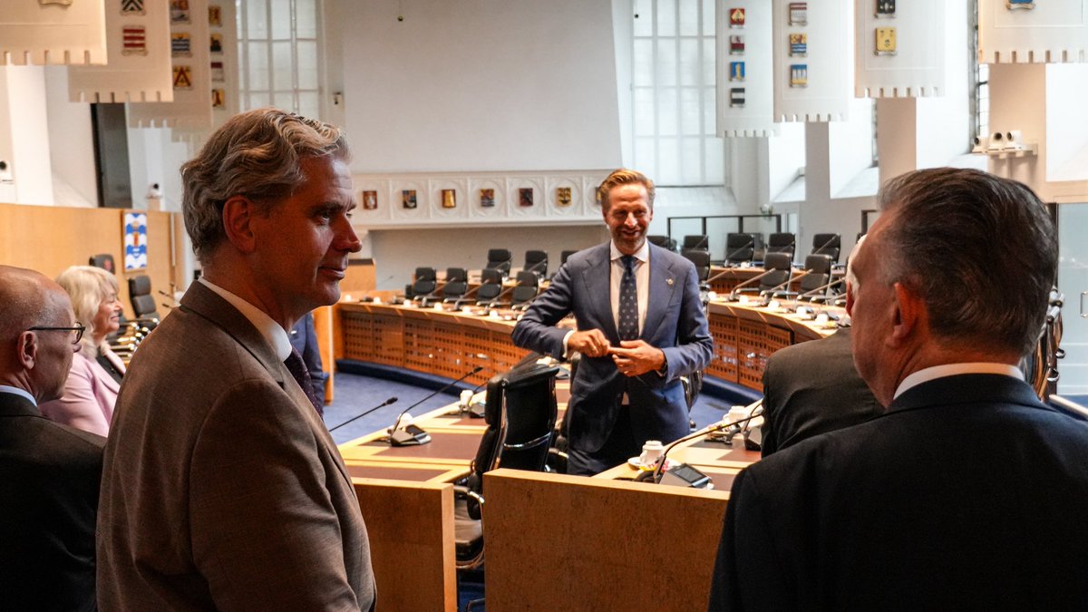 hugodejonge's tweet photo. Vandaag kwam de Kring van commissarissen van de Koning bijeen in Zeeland. Mooi om mijn collega-commissarissen te mogen ontvangen op de Abdij en hen mee te nemen door ons prachtige, historische provinciehuis. 🤝🏼 https://t.co/zpRoIbznqr