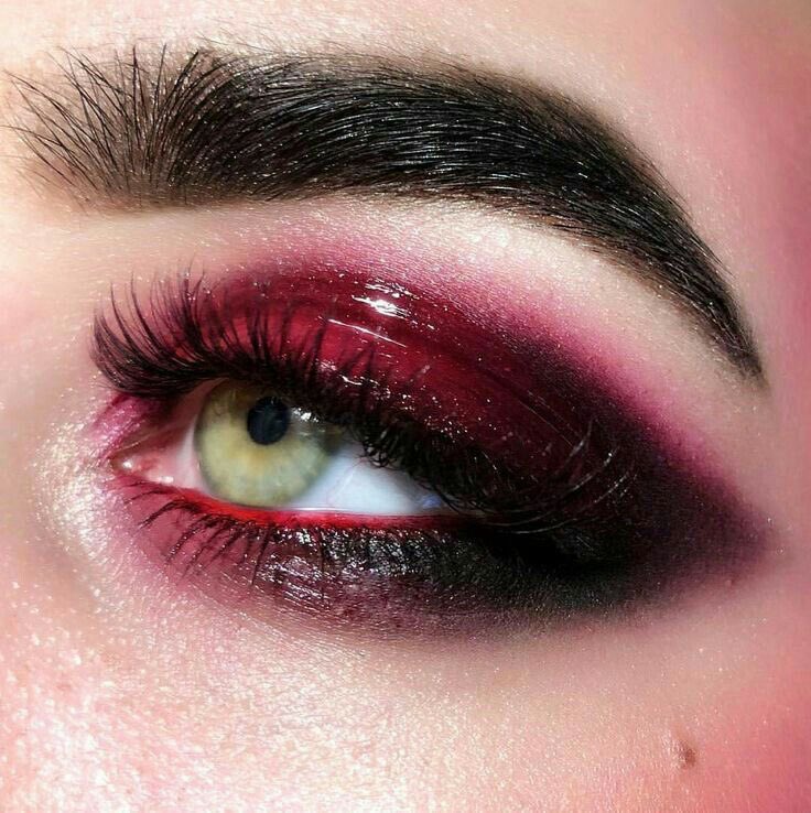 evergreenhues's tweet photo. dark cherry makeup 🍒🖤 https://t.co/3DeObscTWE