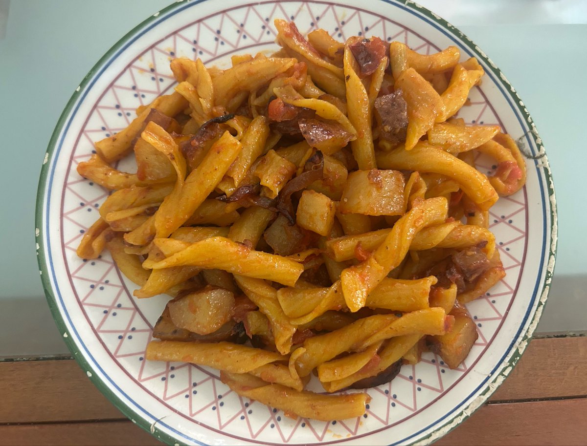 neuronharvest's tweet photo. Attempt at cooking for myself at one of my boyfriends house. lemon pasta with potatoes and tomatoes. vegan success https://t.co/caZDaUx7PK