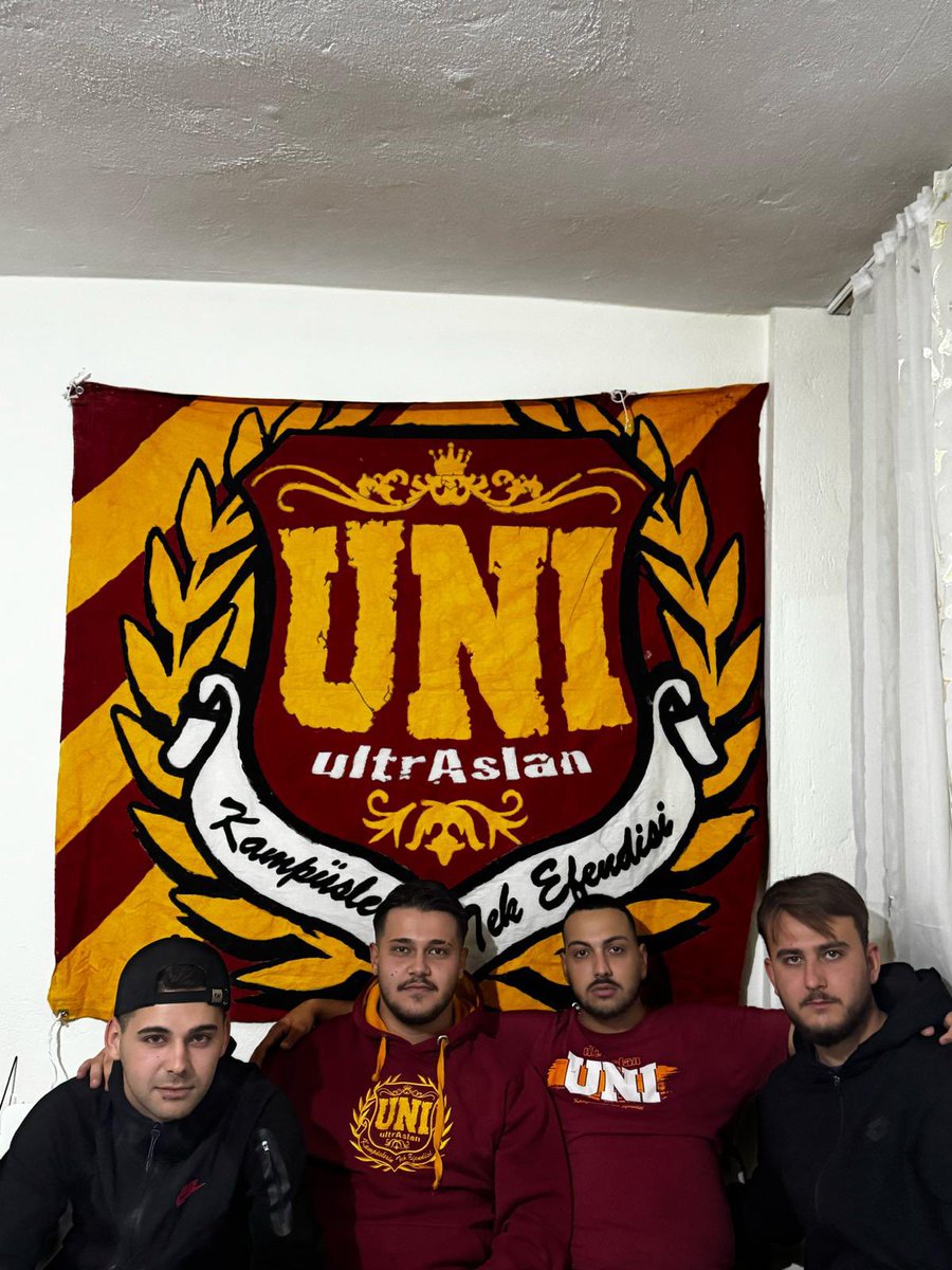 burakayhn0's tweet photo. “Kalabalık bir yalnızsınız,içimizdeki cesaret hepinizle savaşacak güçte.” https://t.co/i0dxjS8aKX
