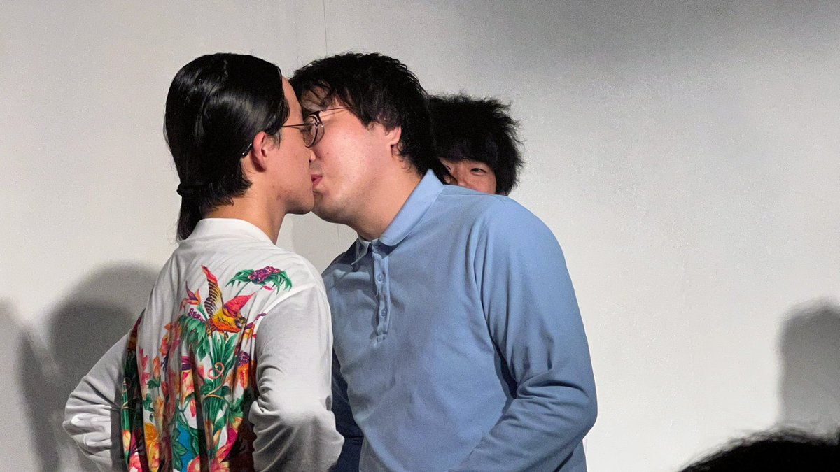 nanonoo_'s tweet photo. MC魂！！
まさか、ここで推しのキスを見ることになるとは、、🙈💦

はこジャム熊崎さんとのキスもいつか？！

なんかパンダさんいたし、ずっと二次会してる人もいて情報量が多すぎた https://t.co/jYIM2KkKPE