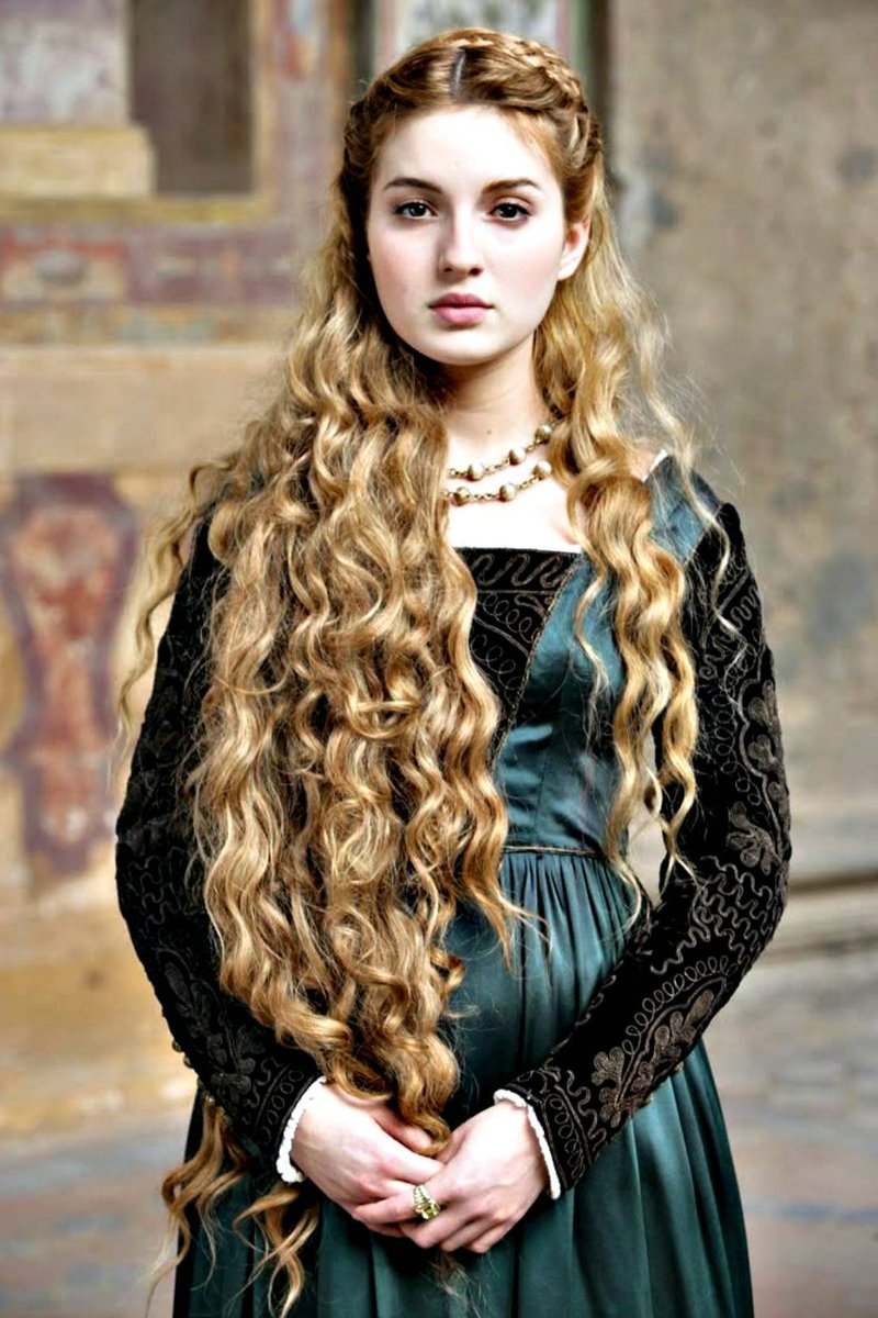 periodborgia's tweet photo. Maria Valverde as Lucrezia Borgia in Los Borgia (2006) ˚˖𓍢ִ໋ https://t.co/y0OjlddEY2
