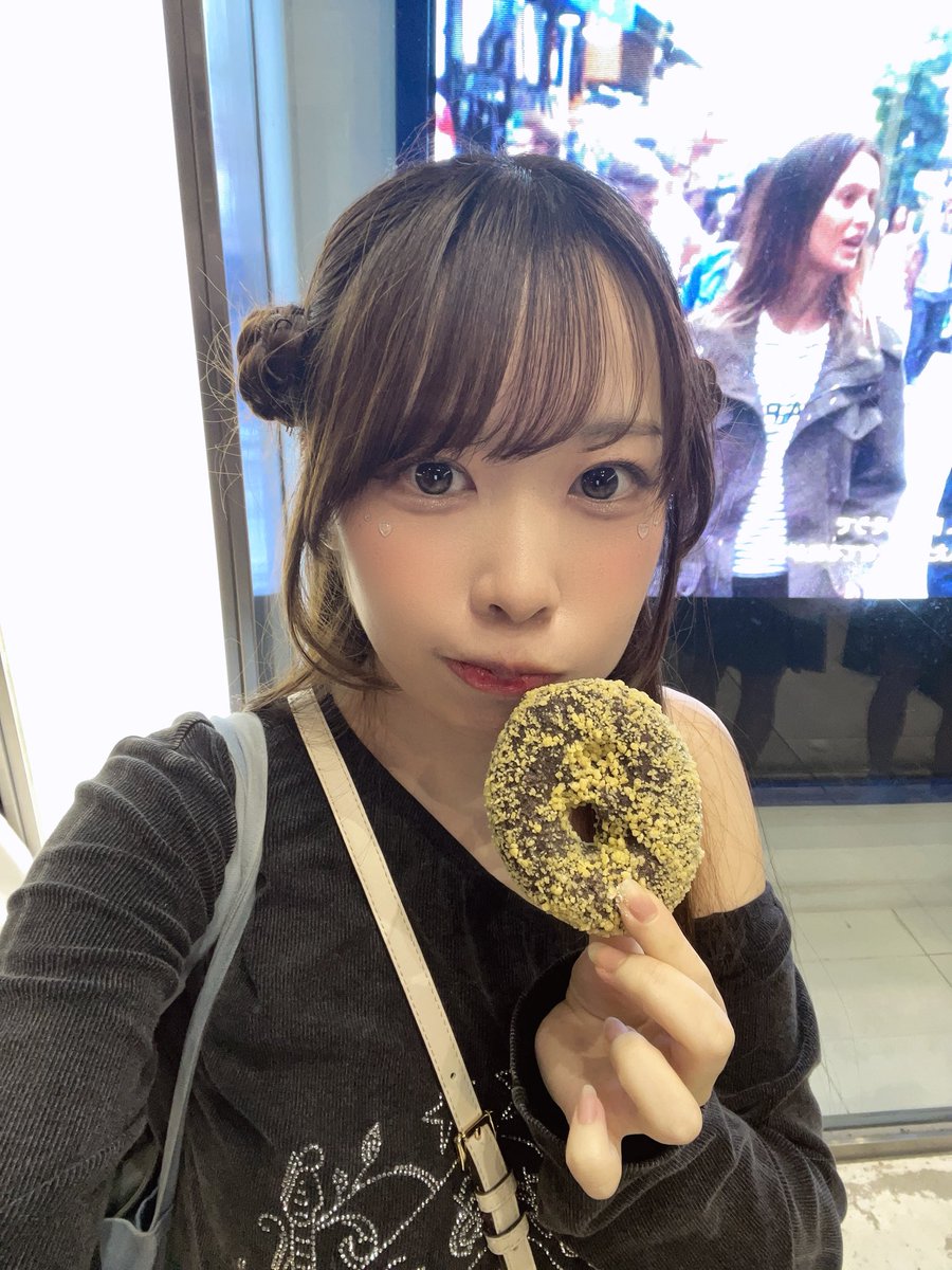 ao_tuberose's tweet photo. PASSIONさんが観にきてくださいましたo̴̶̷̤ ̫ o̴̶̷̤✨️

振り付けしていただいたReUniOnも披露できてうれしかったです✨️

差し入れまでいただいちゃいました！🍩
ライブ終わりのドーナツ最高に美味しかった((*´˘`*)♡)

PASSIONさん、お忙しい中観に来ていただきありがとうございました🥹🕺 https://t.co/J7sqGfLjAY