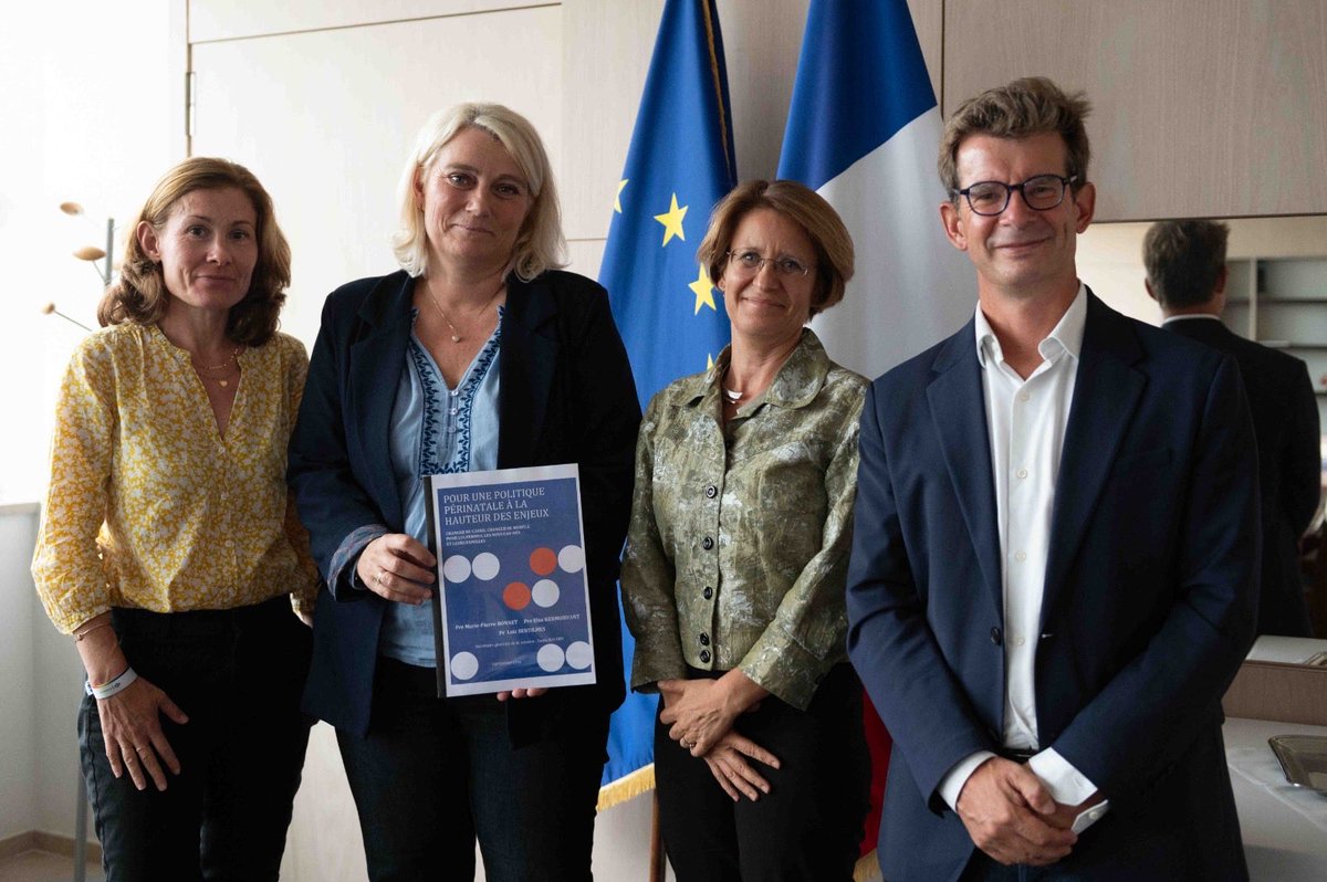 stephanie_rist's tweet photo. La santé des femmes et des nouveau-nés doit être une priorité.

Les indicateurs de santé périnatale se dégradent en France. Le rapport qui m’est remis aujourd’hui va nous permettre d’agir, alors la baisse de la natalité (-120 000 naissances annuelles depuis 7 ans) affecte déjà notre offre de soins. 

Nous devons moderniser l’organisation des soins périnatals, notamment à travers une révision des décrets de 1998, et pleinement sécuriser les parcours, de la grossesse au post-partum, en ville et à l’hôpital. 

Je remercie les personnalités qualifiées pour leur travail.

Deux priorités ressortent dès à présent :

Tout d’abord, la finalisation du référentiel, nouvelle méthode qui sera construite avec les élus et les sociétés savantes, permettra d’évaluer l’offre de maternités à partir d’un ensemble de critères de sécurité, de qualité des soins, de ressources humaines, d’activité et d’accessibilité territoriale, afin d’adapter l’offre de maternités aux besoins de chaque territoire, et de concilier sécurité et proximité des soins.

Ensuite, la mobilisation générale de tous les acteurs de santé dans le repérage et l’accompagnement des femmes précaires, dont les indicateurs sont particulièrement dégradés. Hôpitaux, professionnels de ville, acteurs de la PMI et services de l’Assurance maladie doivent mieux coopérer pour que ces femmes bénéficient du même niveau de suivi que les autres.

https://t.co/56jyUcGMj6