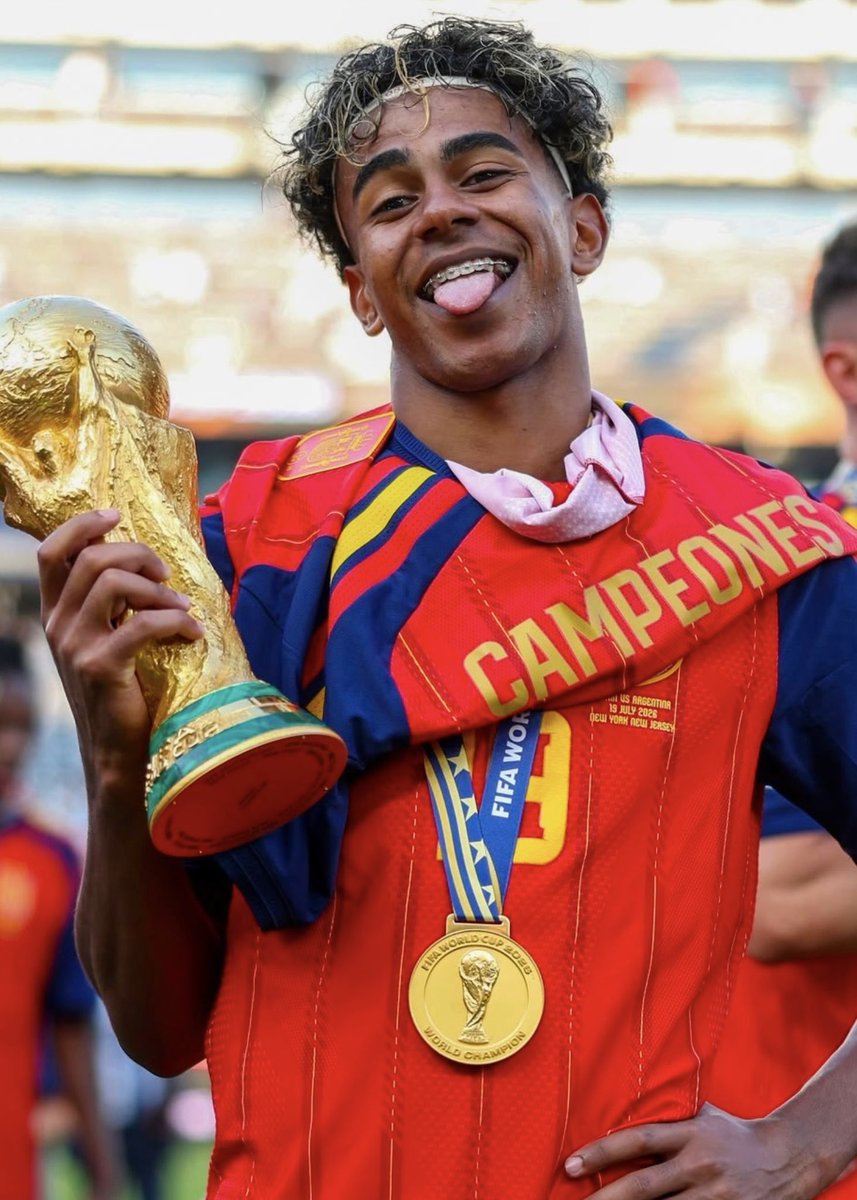 PolymarketSport's tweet photo. 🚨BREAKING: The polymarket for Lamine Yamal to win the Ballon d’Or is 45% 

Harry Kane is currently at a 42% chance https://t.co/NwCjZ92Bdk