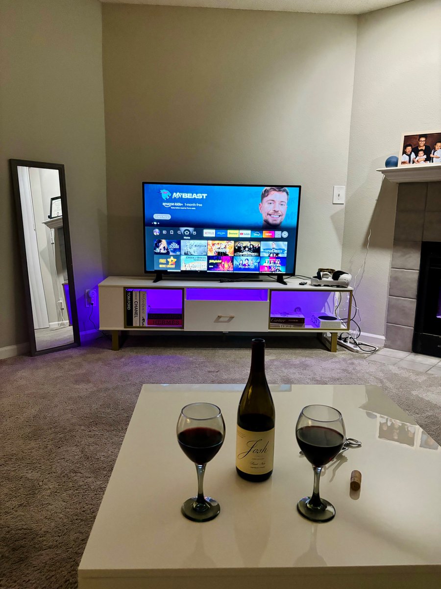 heyhoneyrae's tweet photo. a good girl's night. https://t.co/iWlUeyee9D