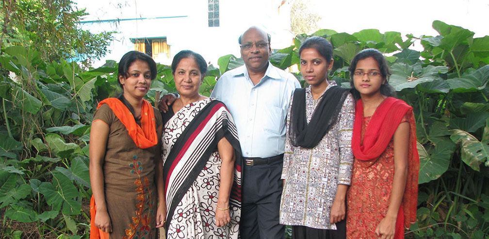 IntercedeNow's tweet photo. God has been transforming the lives of missionaries partnered with Intercede International across India, and they are bearing witness to His powerful work in the lives of those they encounter through their ministries. See: https://t.co/GaTOgIaUwN https://t.co/XratBXbiIR