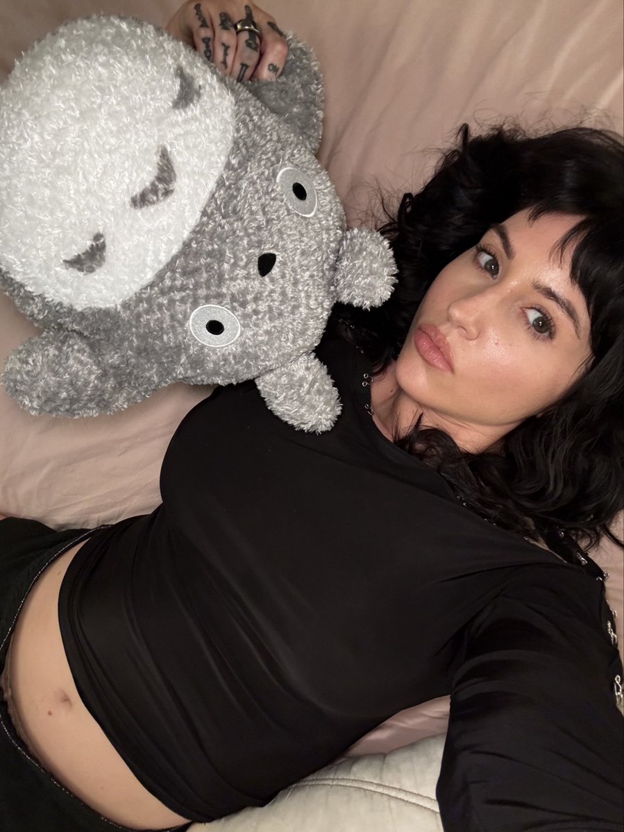helen's tweet photo. me and the 9 games that shaped who i am 🫣 https://t.co/7NQWhPSEJb
