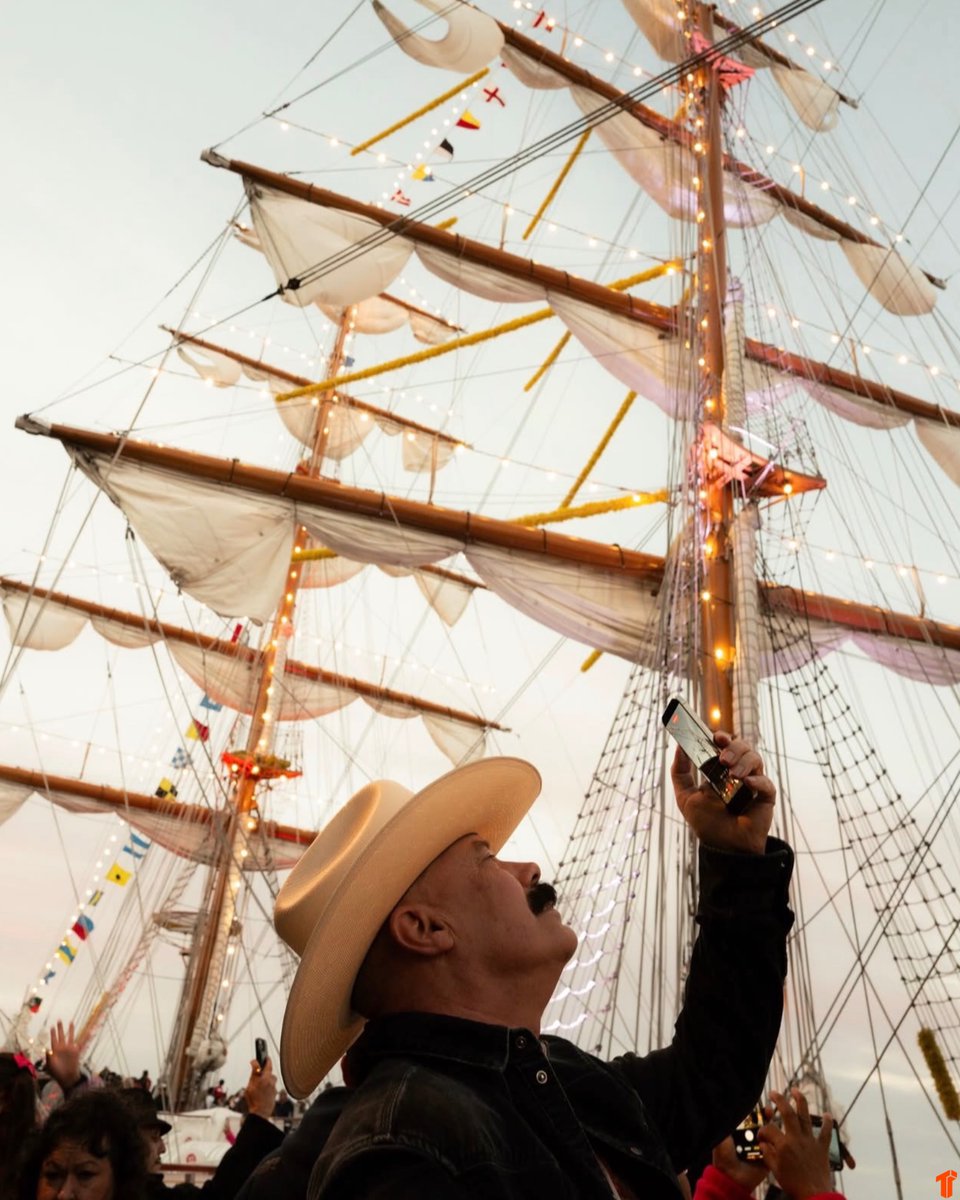 TheThizzler's tweet photo. Mexican Navy’s 297-foot ship has departed San Francisco after a four-day visit 🇲🇽⛵️ https://t.co/LBybaVljaP