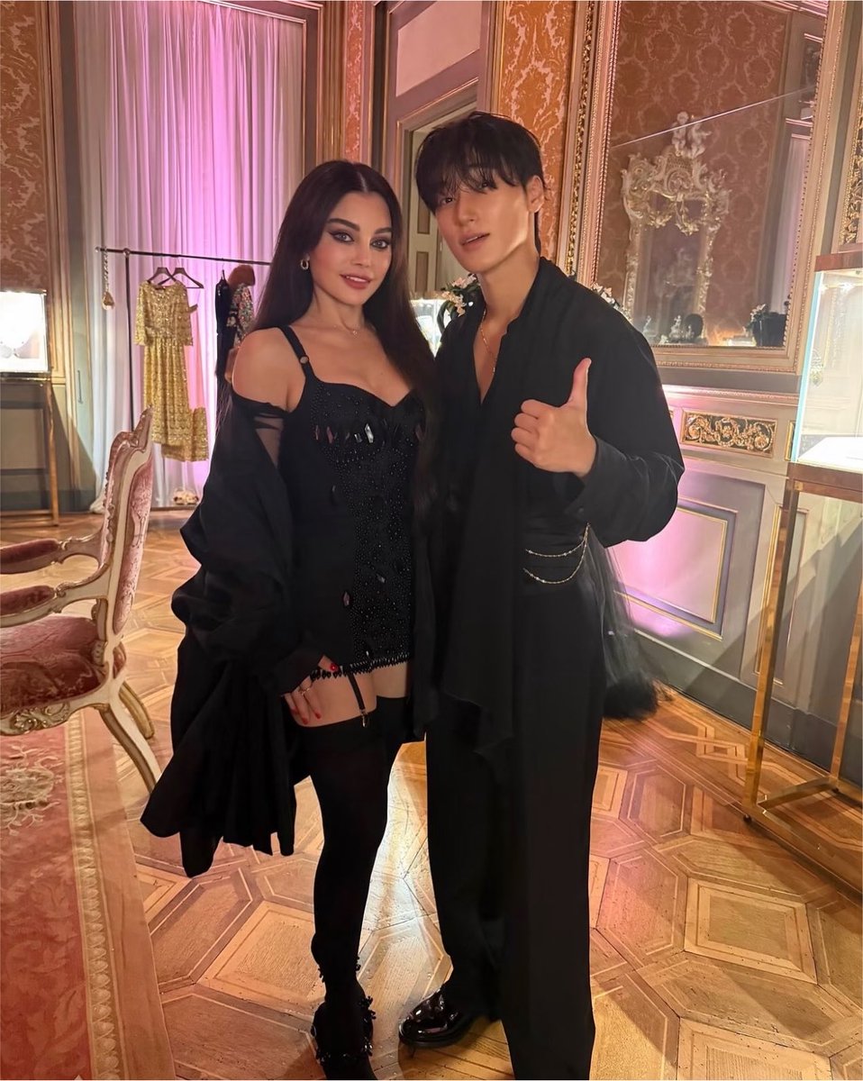 asia__wave's tweet photo. النجمة هيفاء وهبي تشارك صوراً جديدة برفقة سان 
عضو Ateez من أسبوع الموضة في ميلانو

#Ateez https://t.co/t68EWNXCi4