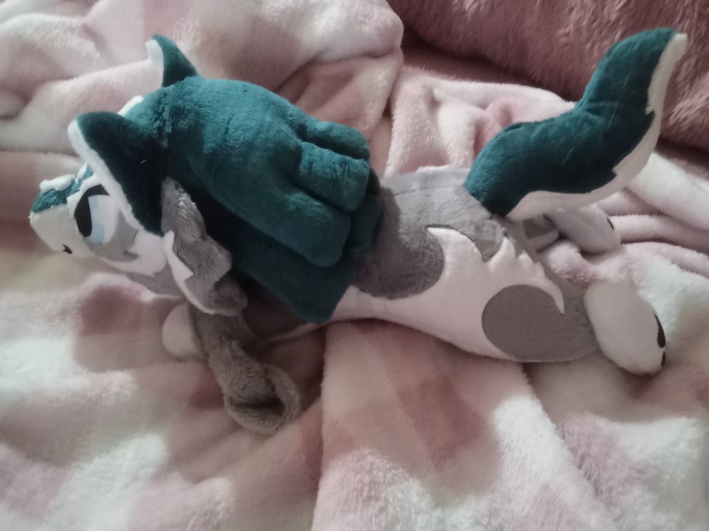 riverwoodblvd's tweet photo. decided to also post this on my furry account !!! thank you so much @FrogyLovesCake for the PAWSOME gift :3 it means so much 2 me https://t.co/QMpCo282BY