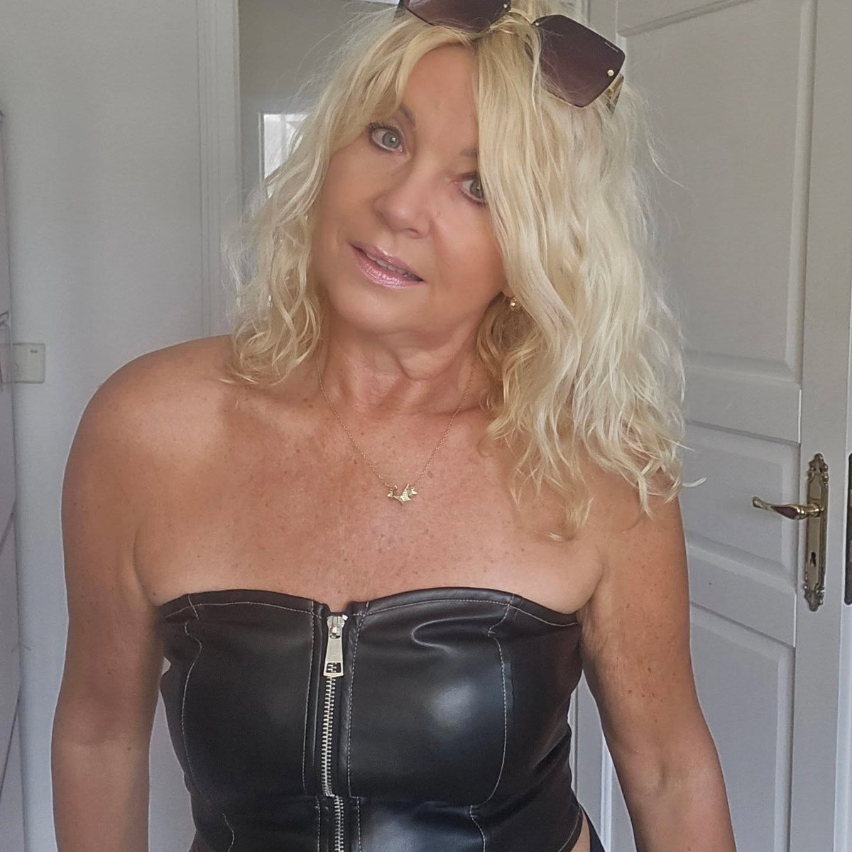 SimoneFlX's tweet photo. Would you let me torture your cock?  https://t.co/p3NWClitPV https://t.co/SZyz7iLpLr