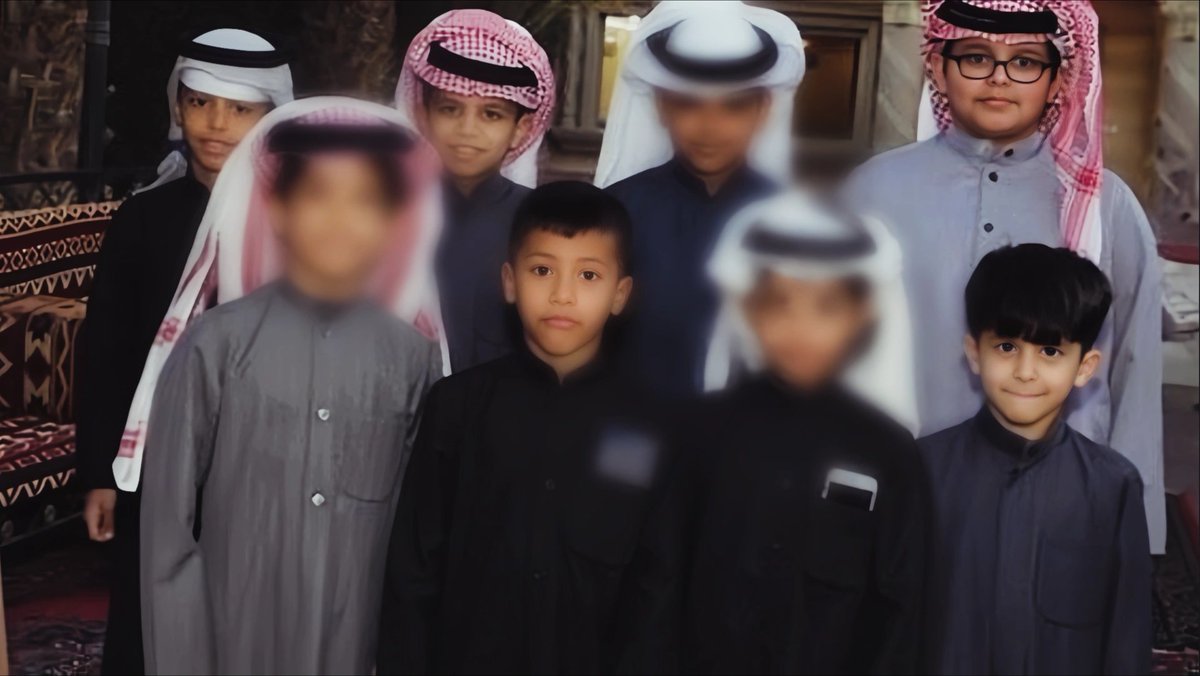 i9fct's tweet photo. حمد وعيال عمه محمد ناصر خالد ناصر فراج علي واخوه فهد 🤏🏻🥺 ! #حمد_قزيع_السهلي https://t.co/eygMMliiRl