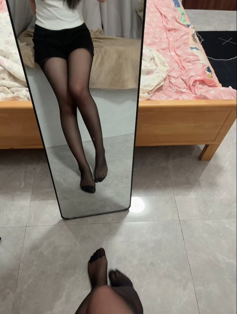 ReadyRodenkns's tweet photo. 鉴🐔，好看的会足，丑的会踩爆👿 https://t.co/LIL224qFor