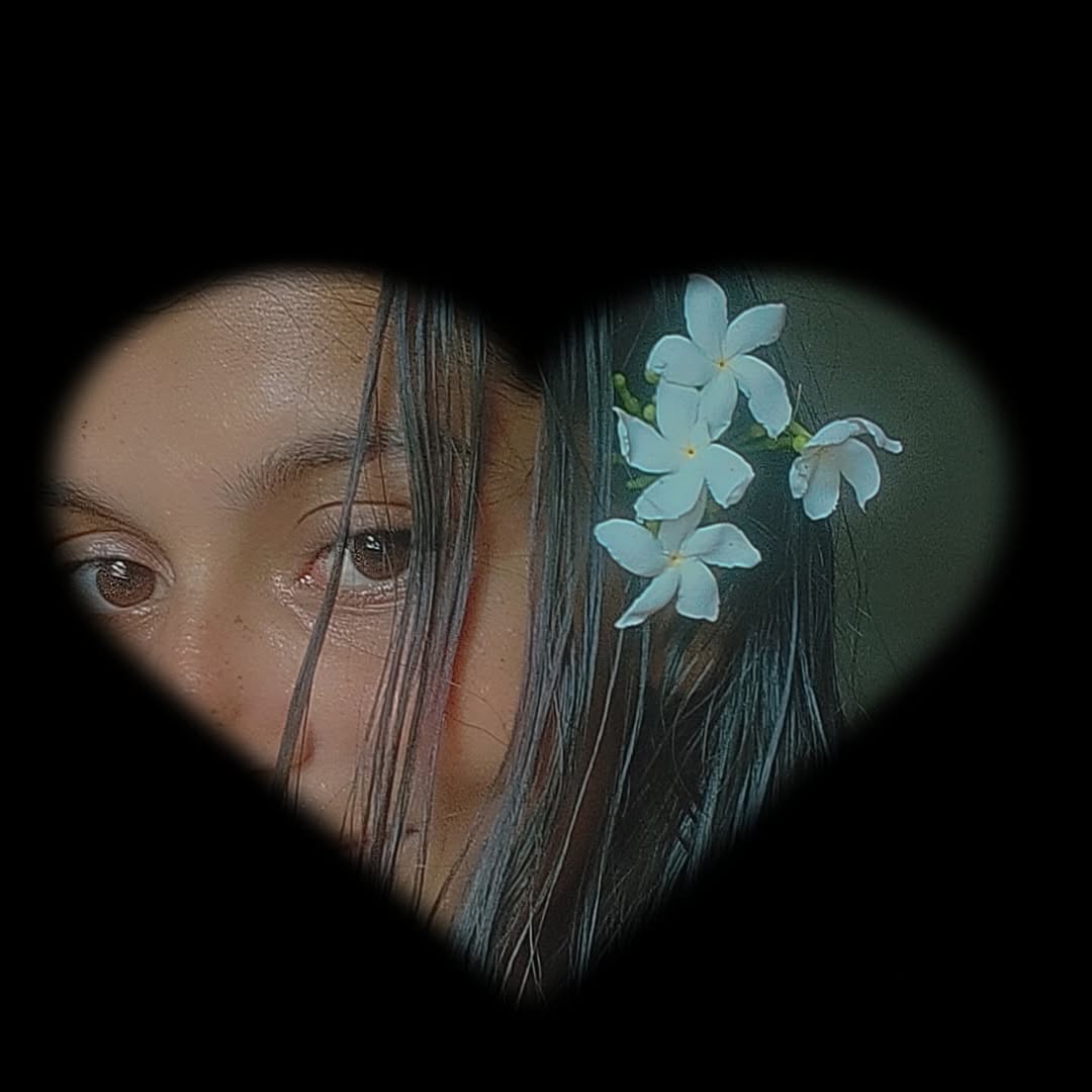 ColumbusCobh's tweet photo. Upside down smiley face, upside down smiley face, upside down smiley face, smiling face with hugging hands, smiling face with hugging hands, smiling face with hugging hands, smiling face with smiling eyes. https://t.co/c5EDJUXwhS