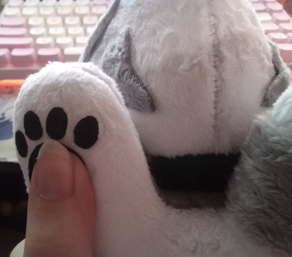 riverwoodblvd's tweet photo. decided to also post this on my furry account !!! thank you so much @FrogyLovesCake for the PAWSOME gift :3 it means so much 2 me https://t.co/QMpCo282BY