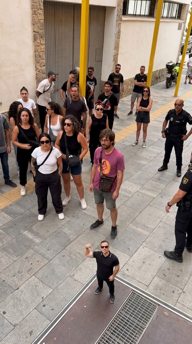 NepeRadioactivo's tweet photo. @Albertopugilat No sabía que los bichos bola podían ser nazi. Pero bueno entendible de una criatura que le gusta acumular mierda https://t.co/dlFplDCBGF