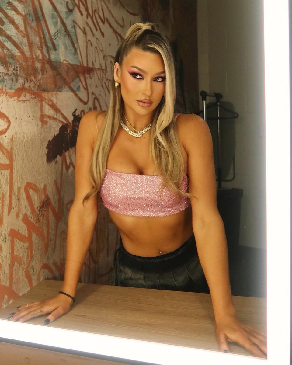 wwgoddesses2's tweet photo. IZZI DAME (NXT) @izzi_wwe https://t.co/06GFigcLvo